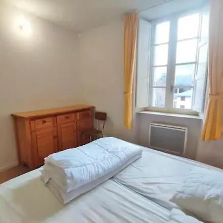 A Proximite Des Telecabines Et En Face Du Parc Des Thermes Bagneres-de-Luchon